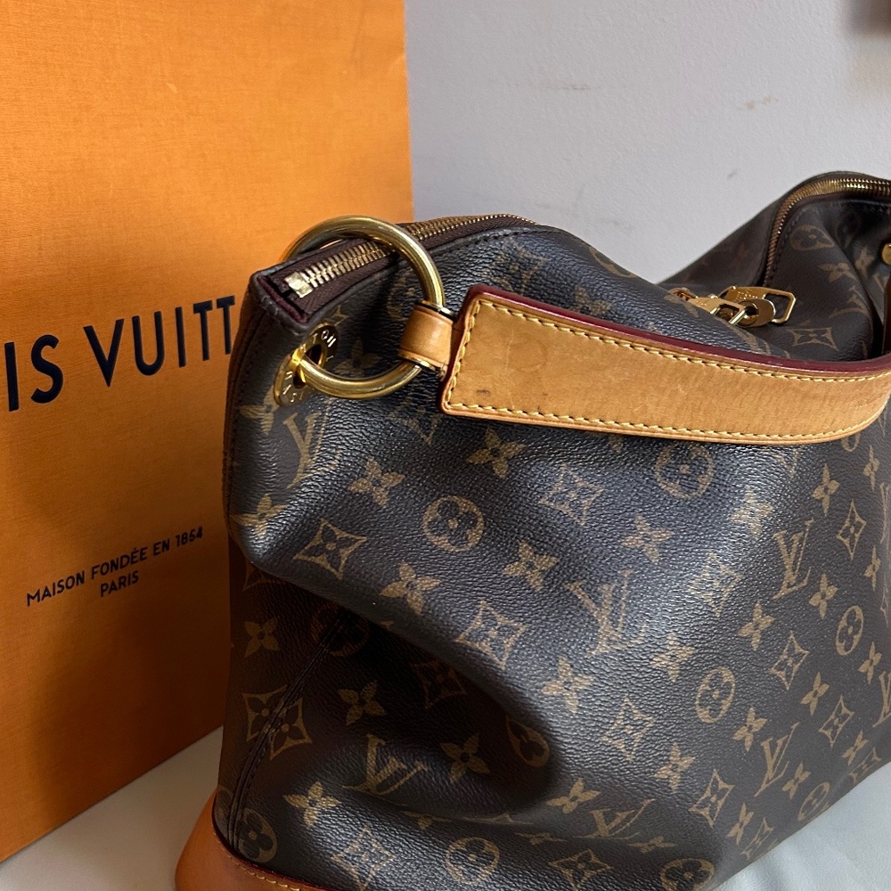 DISCONTINUED š¤š§”Louis Vuitton BERRI authentic huge stunning hobo š¼ - Picture 2 of 16